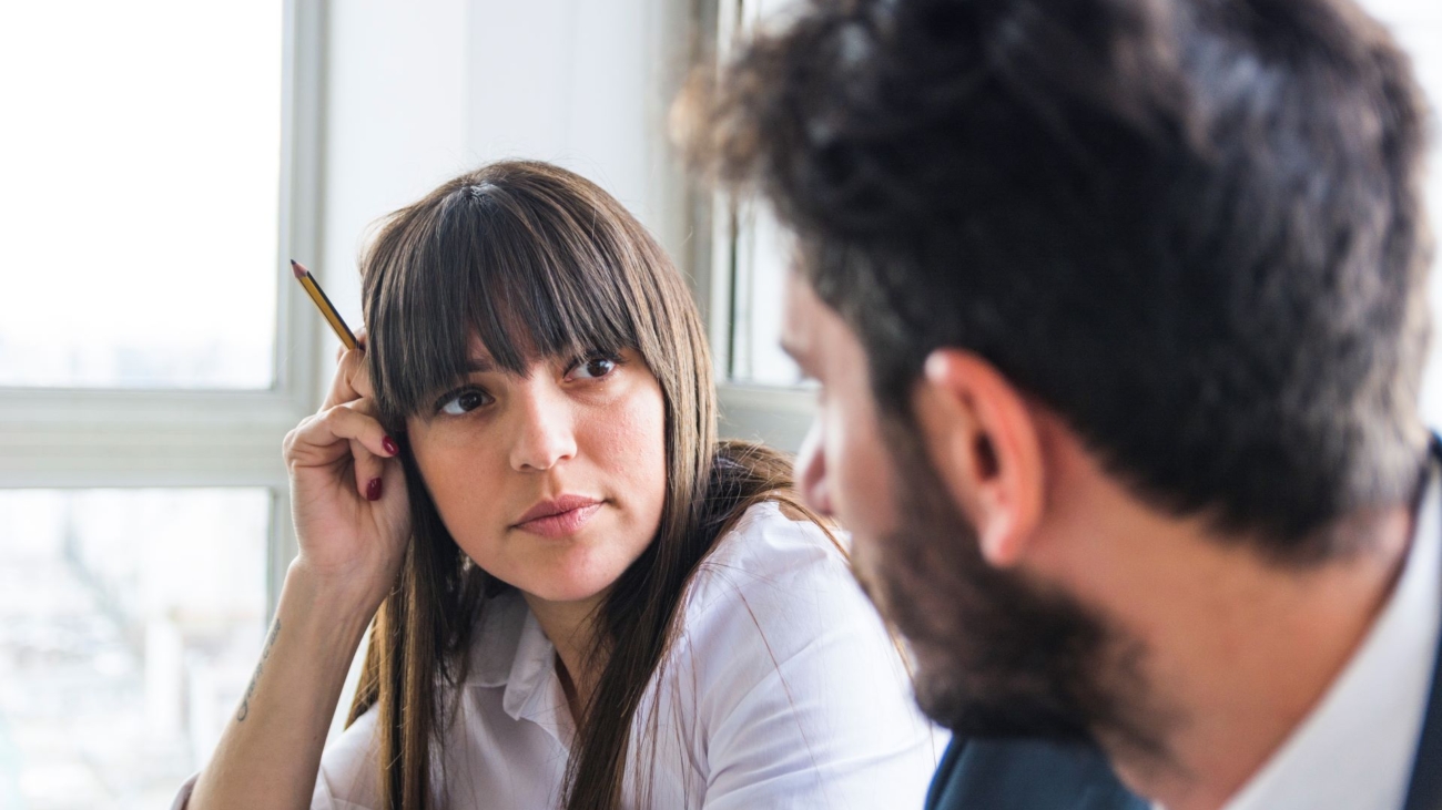 young-businesswoman-looking-male-colleague-office2